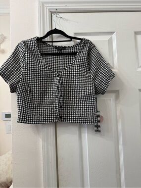 Black & White Gingham Cropped Button-Front Top
